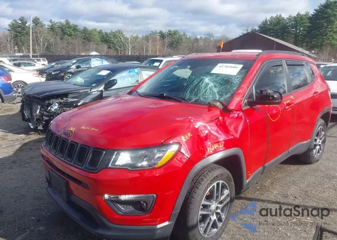 2018 Jeep Compass Latitude 4X4 z USA, uszkodzony, nr VIN 3C4NJDBB6JT112914